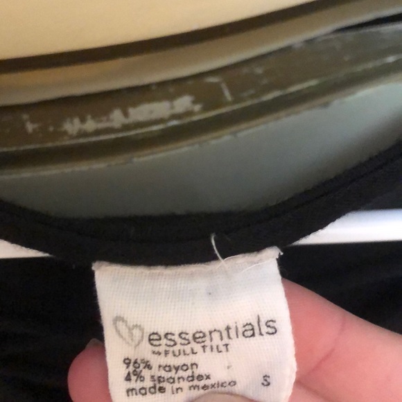 criss cross black top - Picture 4 of 4